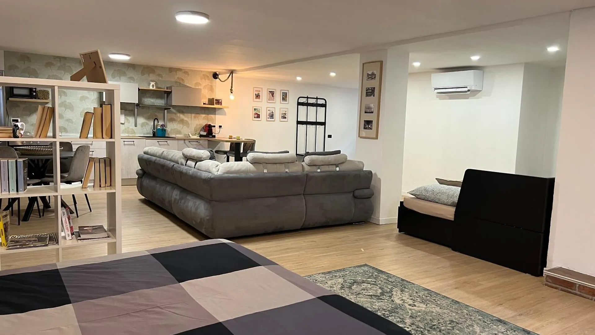 La Perla Daire Monza 0*,  İtalya